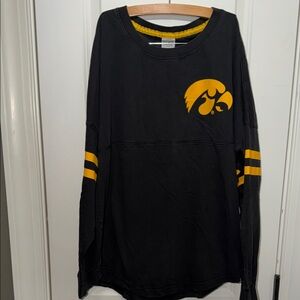Victorias Secret Pink Iowa Hawkeye Long Sleeve tee L
5th & Ocean